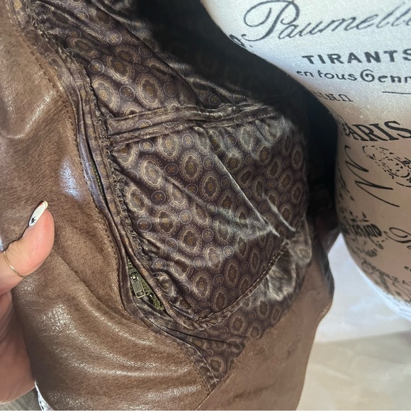 Adventure Bound Women's Leather Jacket - Small - Picture 4 of 15